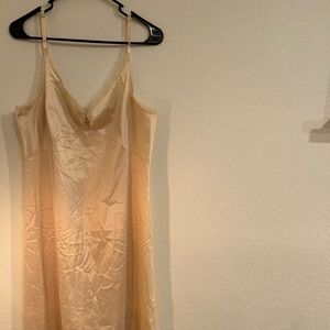 Woman’s Vanity Fair Slip Size 40L